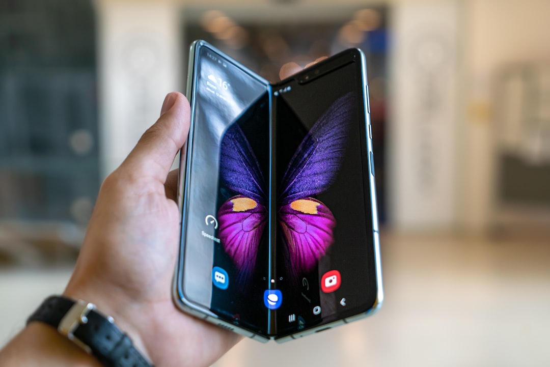 Flip Phones Make a Comeback with 75 Dollar Monthly Fee - VirentaNews