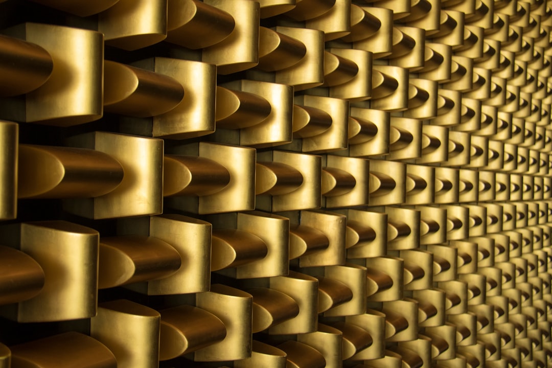 Gold’s Shine Explained: Scientists Uncover Why It Resists Tarnishing