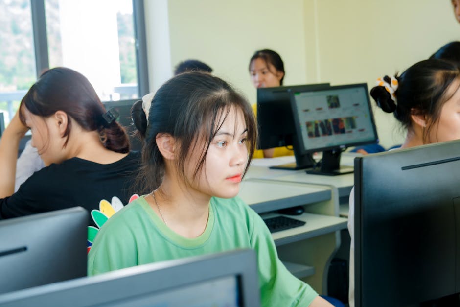 How Many Hours Do PhD Students in Machine Learning Really Work?