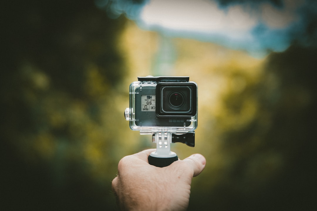 Insta360 Reveals Mic Pro with Customisable E-Ink Display - VirentaNews