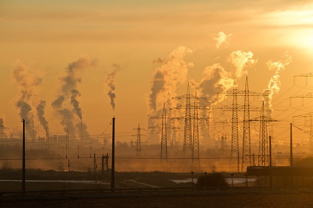 Iran Oil Attack Releases 30,000 Tons of Toxic Gas, Spurring Health Concerns