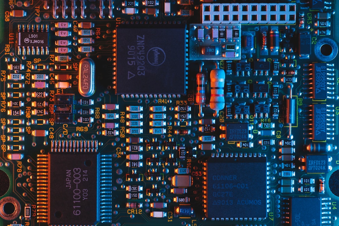 Scientists Unveil First Room-Temperature Light-Based Nanocircuit on Single Chip - VirentaNews