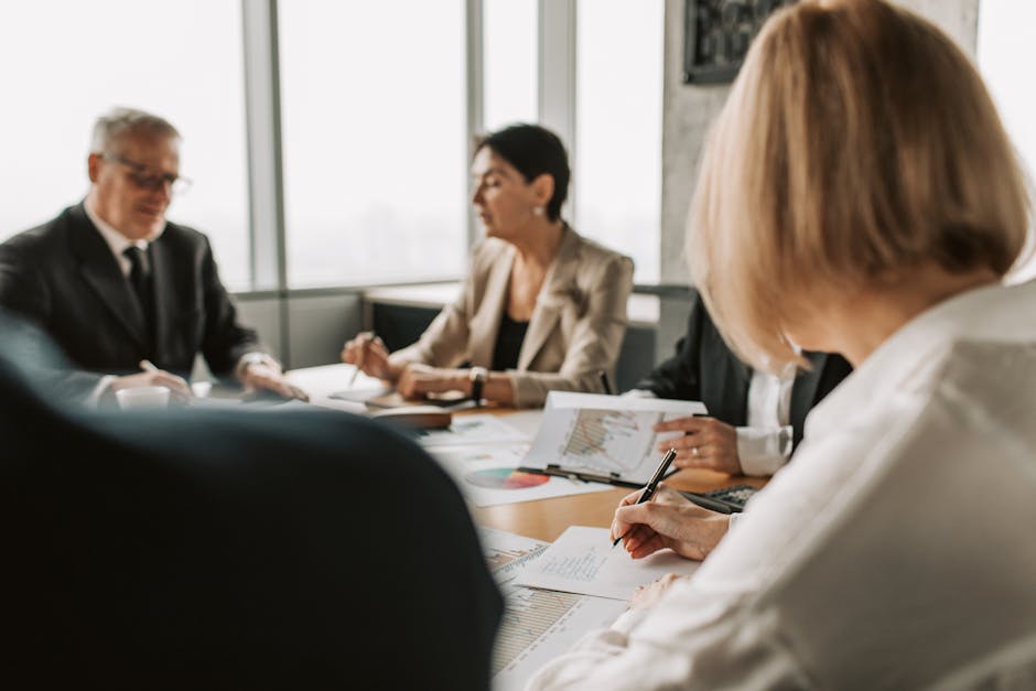 Self-Employed Job Seekers Face 28% Callback Penalty in Professional Roles