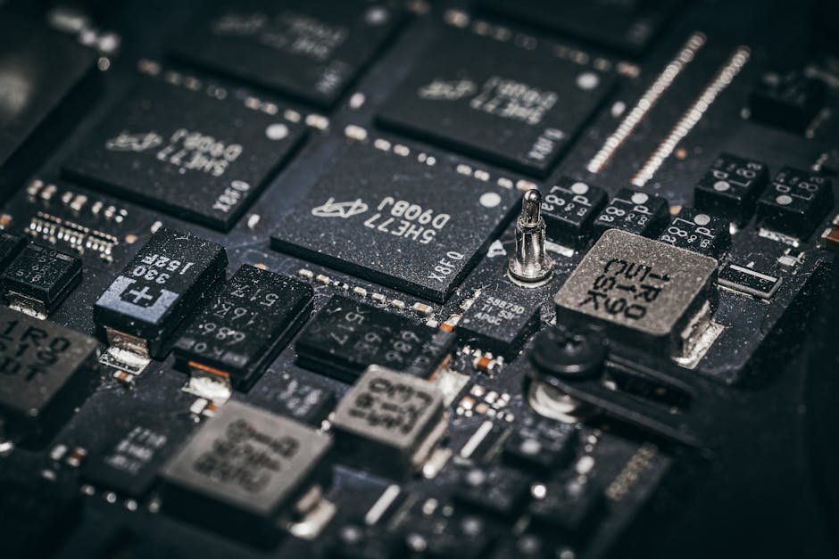 Semiconductor Stocks Surpass Software as Tech Leaders, Cramer Warns