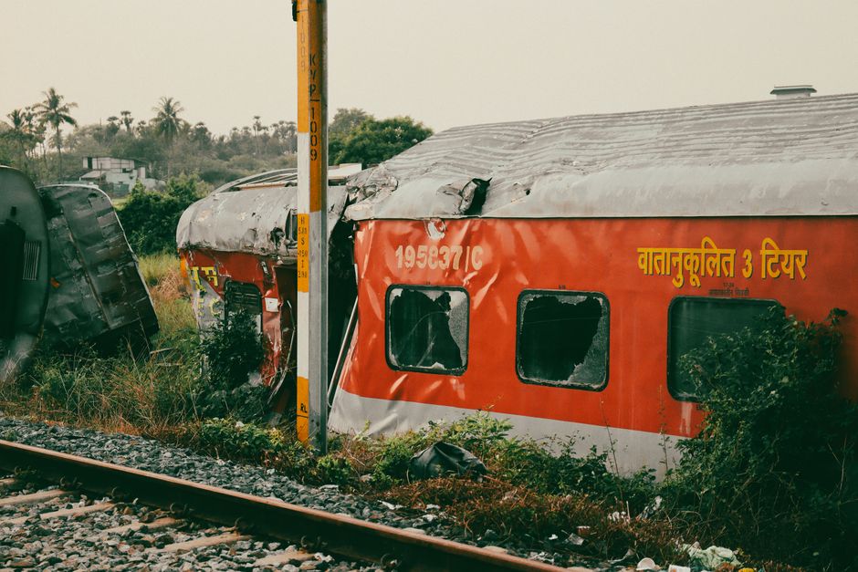 Tragedy in Belgium: 4 killed in minibus-train crash