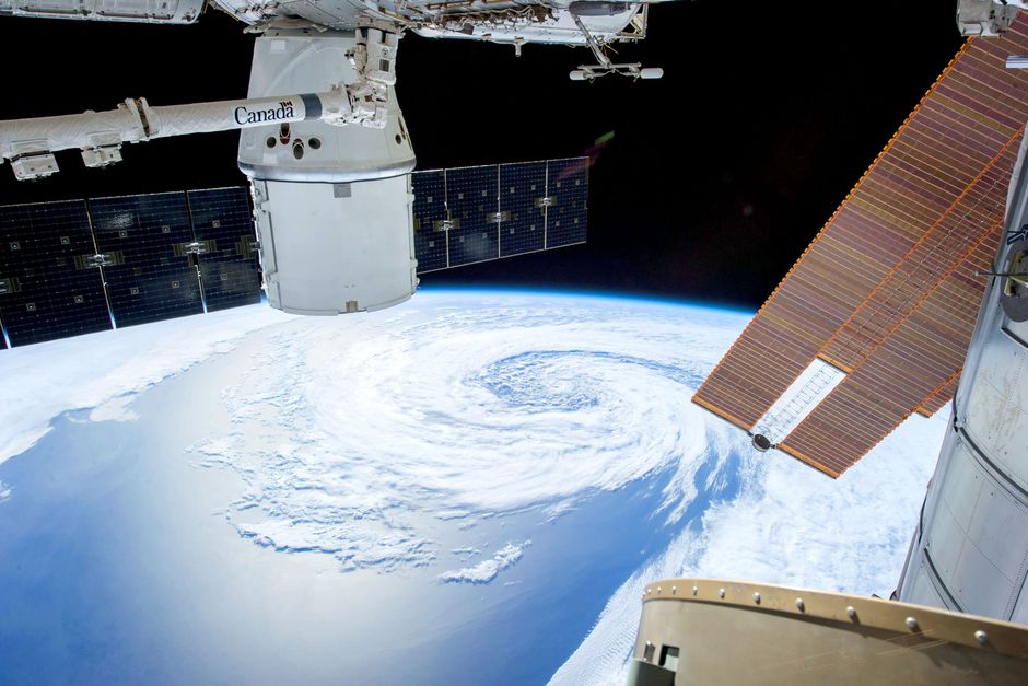 8 Astronauts Ordered to Evacuate ISS Due to Air Leak