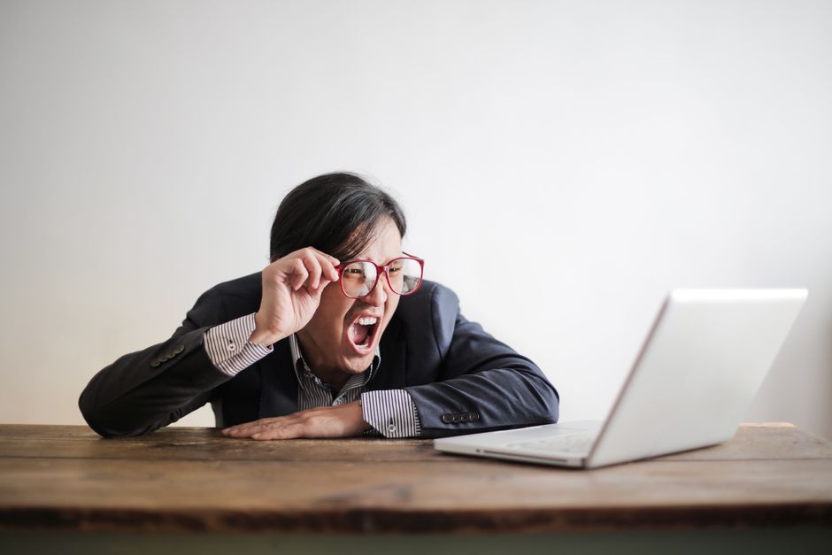 AI Adoption Surges Online But Stalls Inside Companies - VirentaNews