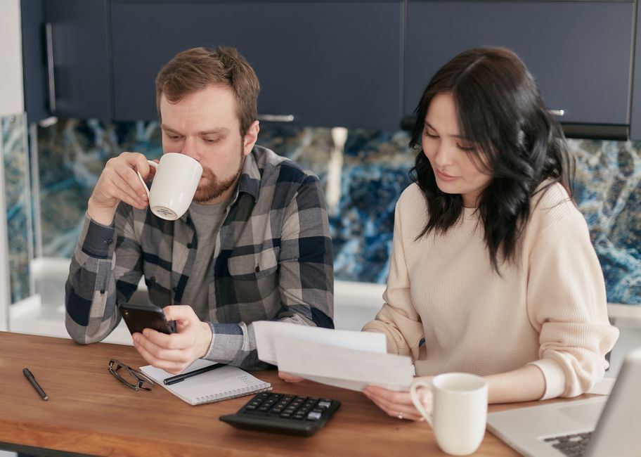 Dating Etiquette Reveals: Who Should Pay on a First Date?