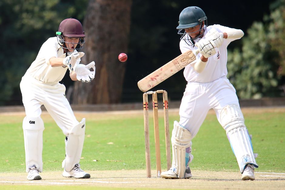 England Gain Momentum with Late Wickets as New Zealand Struggles to Reach Victory Target - VirentaNews
