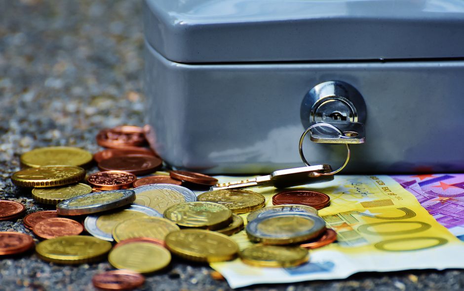 Europe Faces Economic Downturn with 8% Inflation - VirentaNews