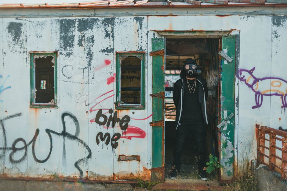 Mogging Surges in Popularity: Is Mainstream Adoption of Toxic Slang a Problem? - VirentaNews
