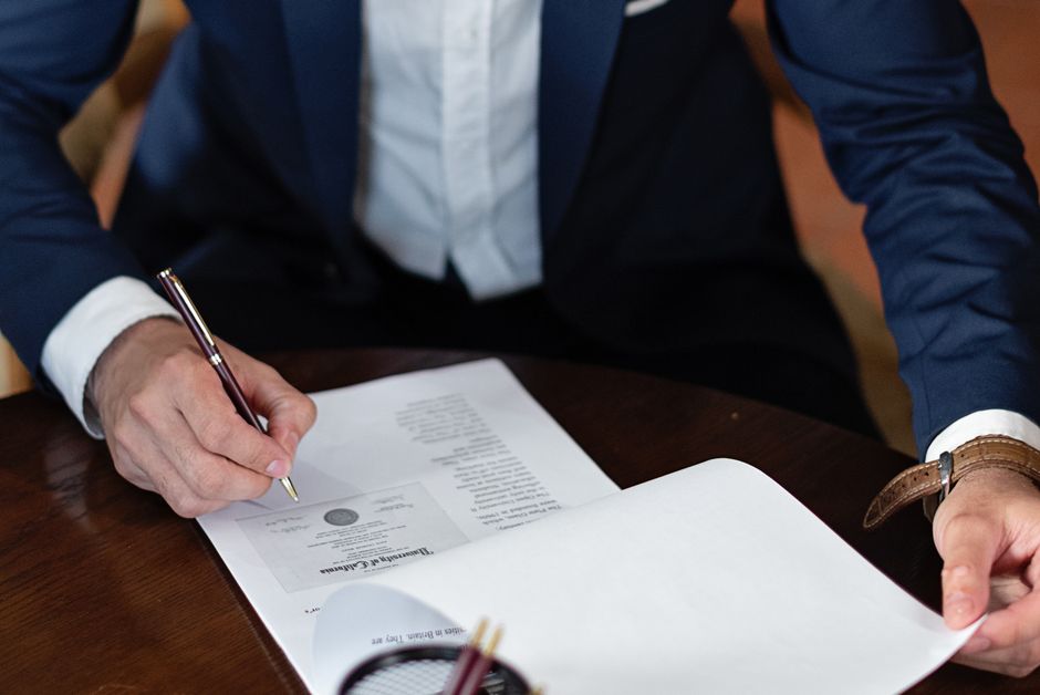 Ryanair CEO O’Leary signs new contract