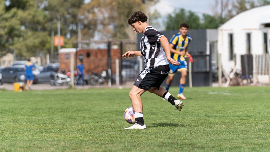Soccer Players Outmaneuver Defenders with 30% Success Rate