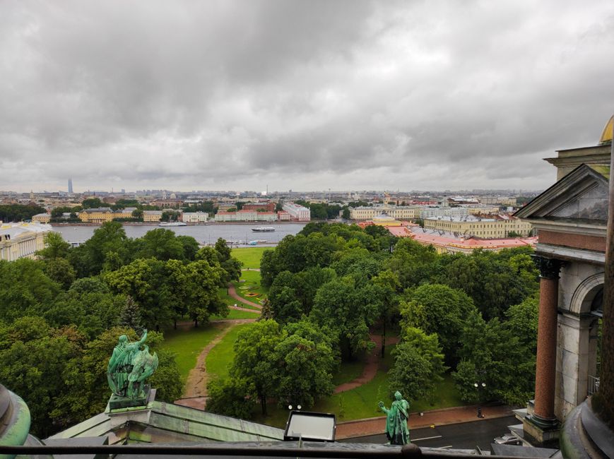 Ukraine Strikes St. Petersburg on First Day of a Marquee Putin Event - VirentaNews