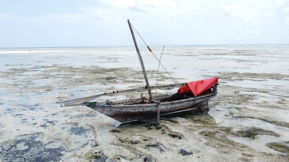 US Missile Strike Leaves 24 Indian Sailors Stranded - VirentaNews