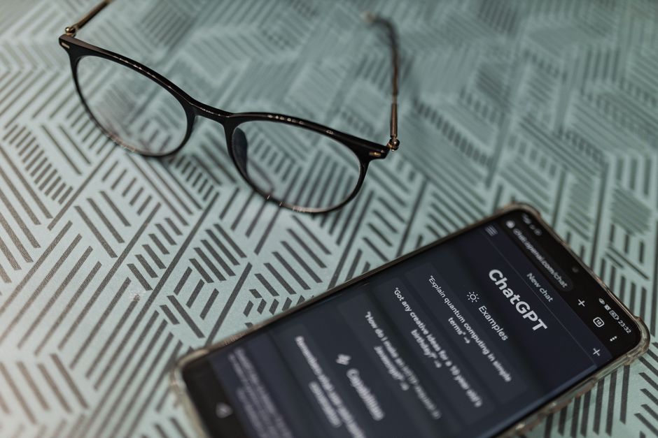 Headline with power word: AI Chatbot Use Surges Amidst Anti-Vaccine Myth Beliefs - VirentaNews