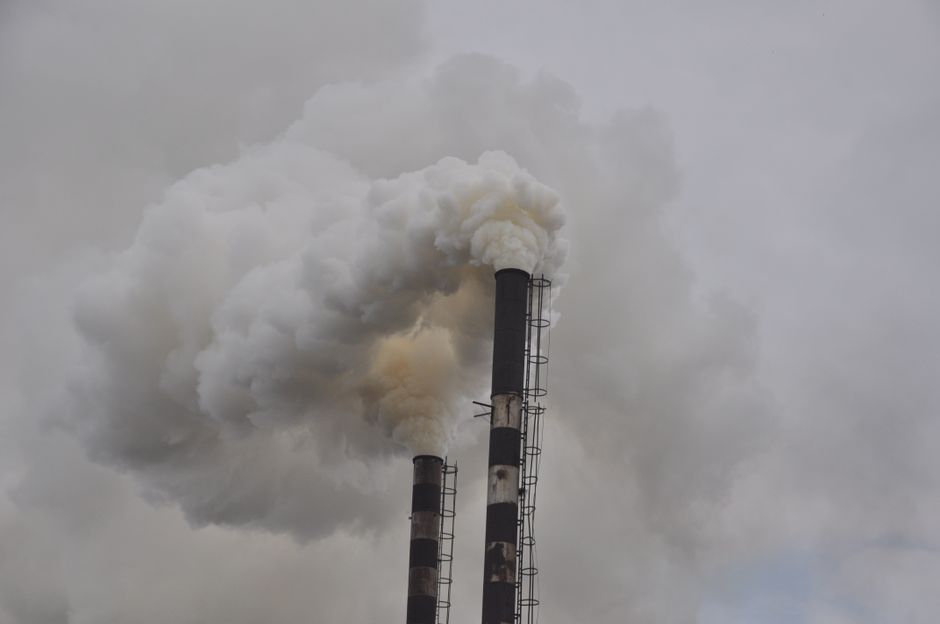 High CO2 Levels Reveals Hidden Bottleneck in Group Decision Making