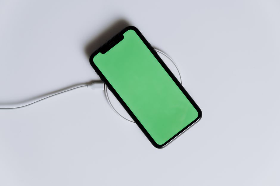 Kuxiu D5 Qi2.2 Charging Dock Reveals Effective Active Cooling - VirentaNews