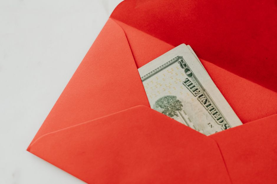 Wedding Gift Dilemma: How Much to Give